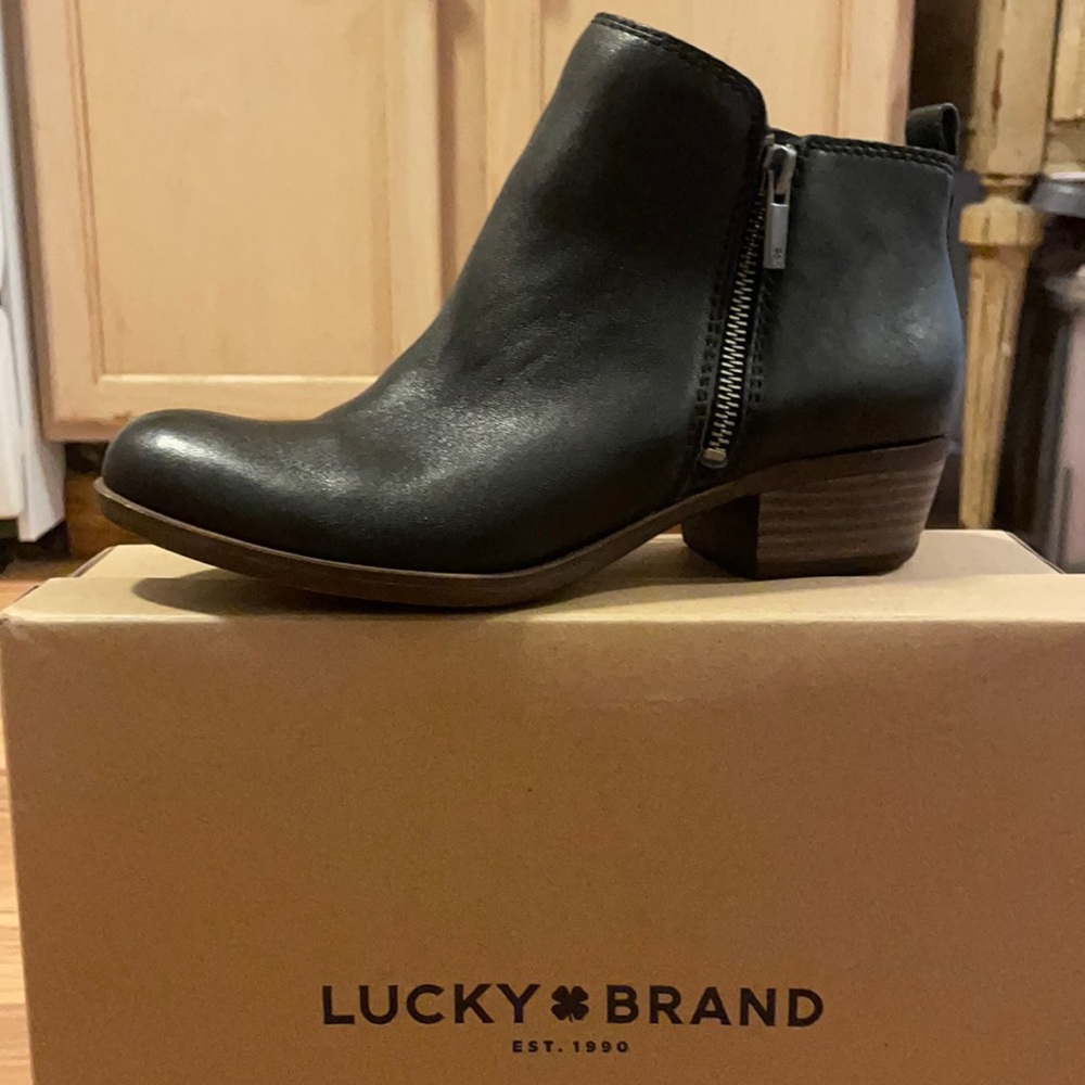 Lucky brand women’s ankle boot size 7